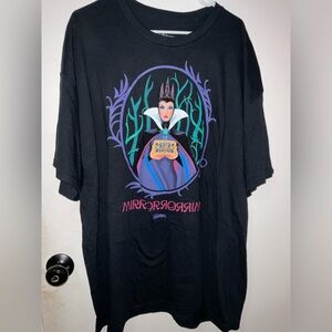Brand new Disney women’s Black Evil Queen Graphic oversized Tee size XXXL